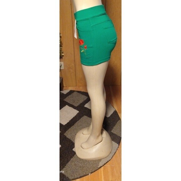 Green shorts With Roses - Picture 4 of 11